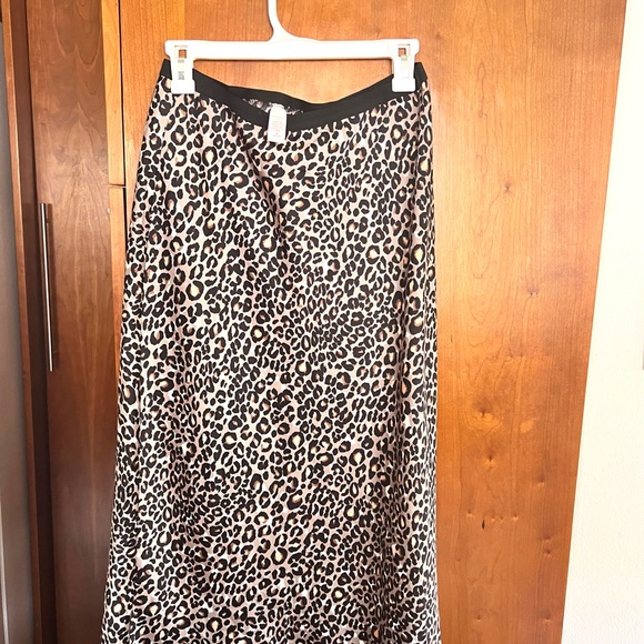 Beautiful skirt from Victoria secret excellent condition - Picture 5 of 7